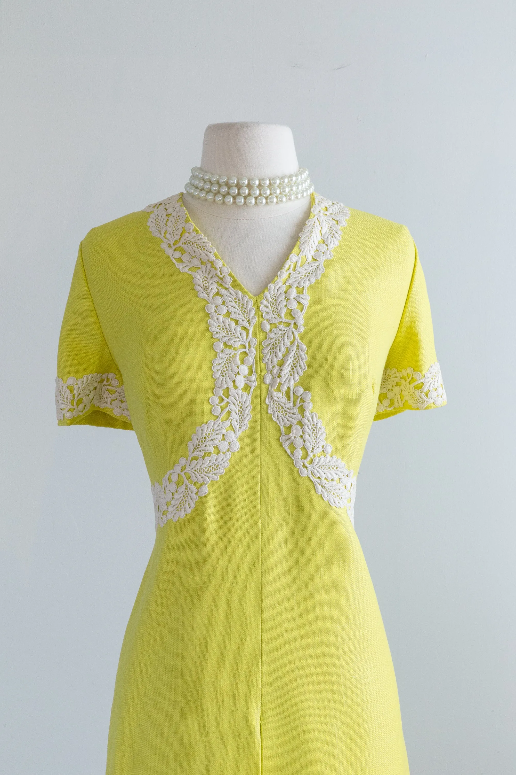 Brilliant 1960's Lemon Yellow Linen Dress By Vera Maxwell / XL