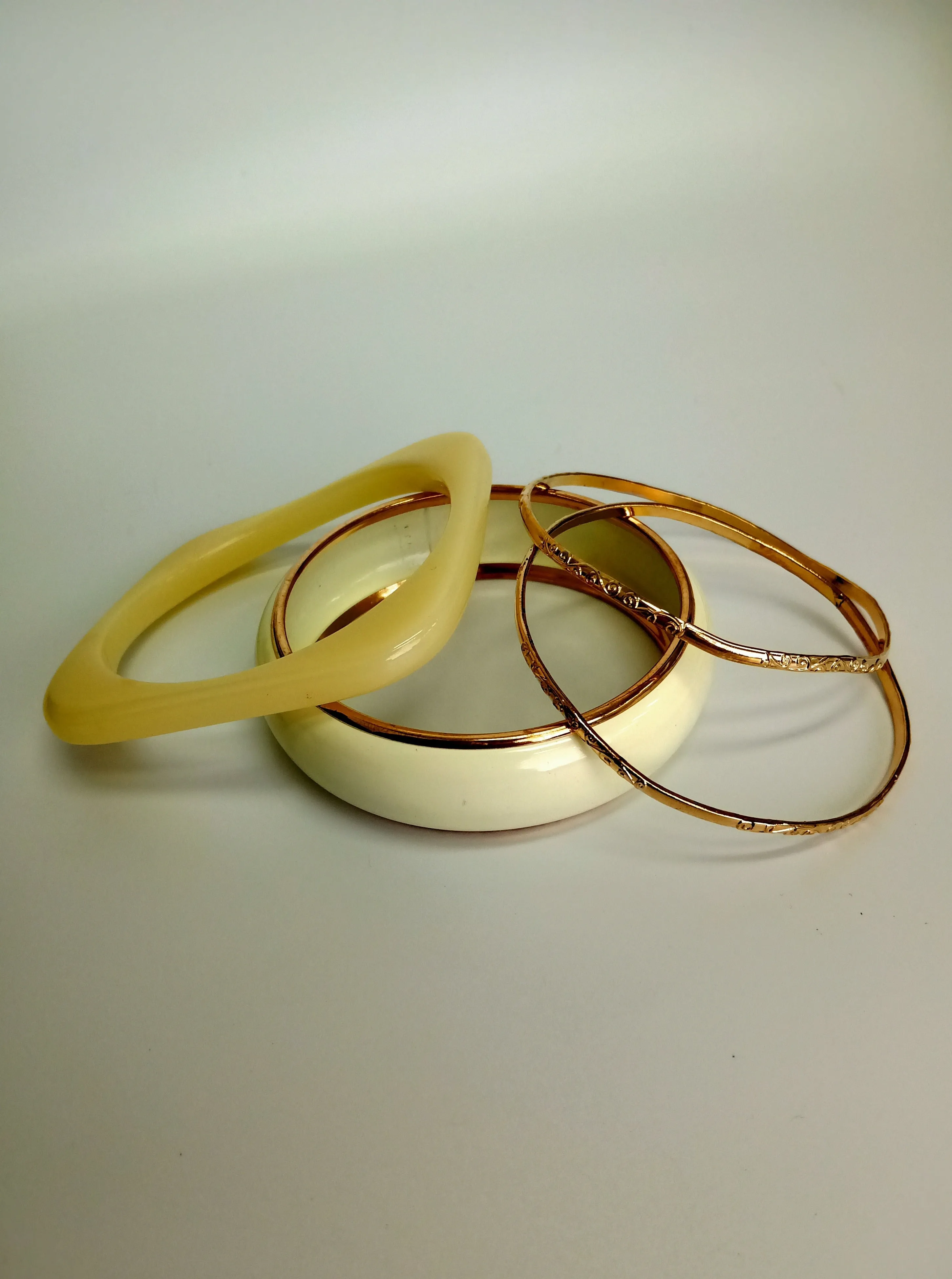 Creamy Radiance Bangle Set