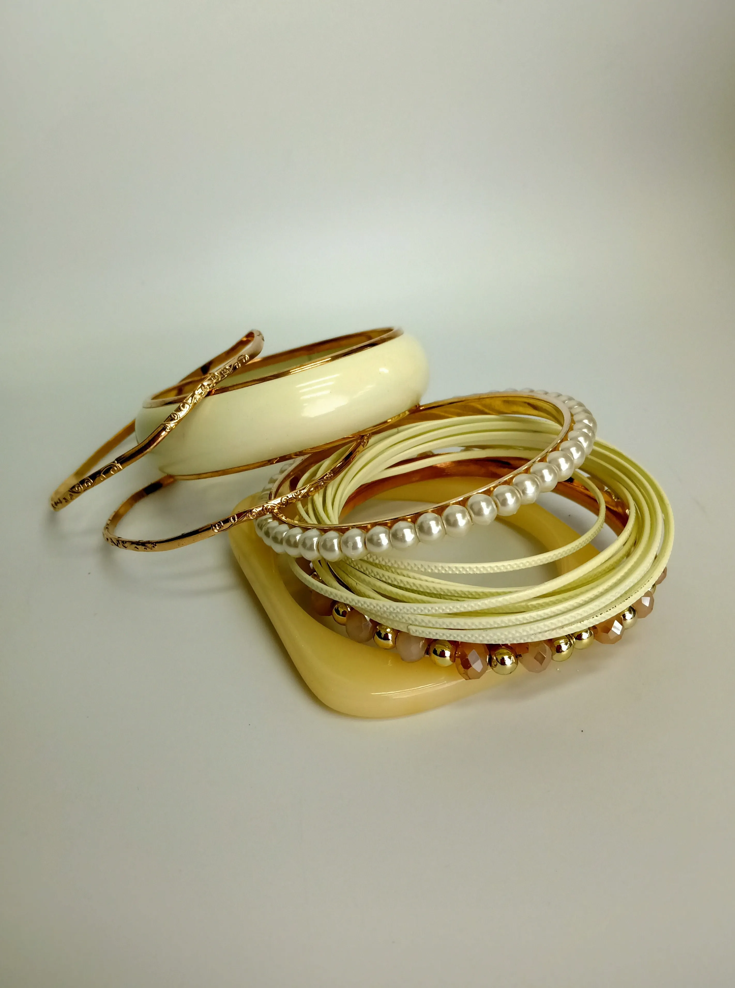 Creamy Radiance Bangle Set