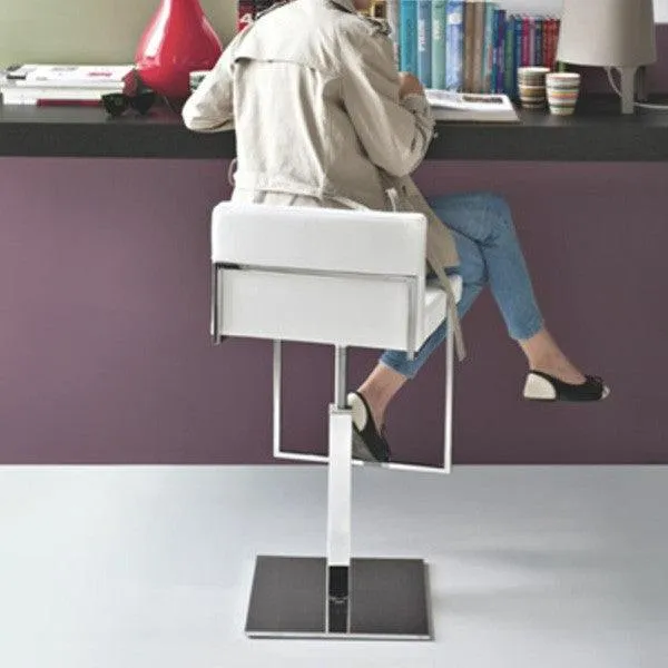 Even Swivel Stool