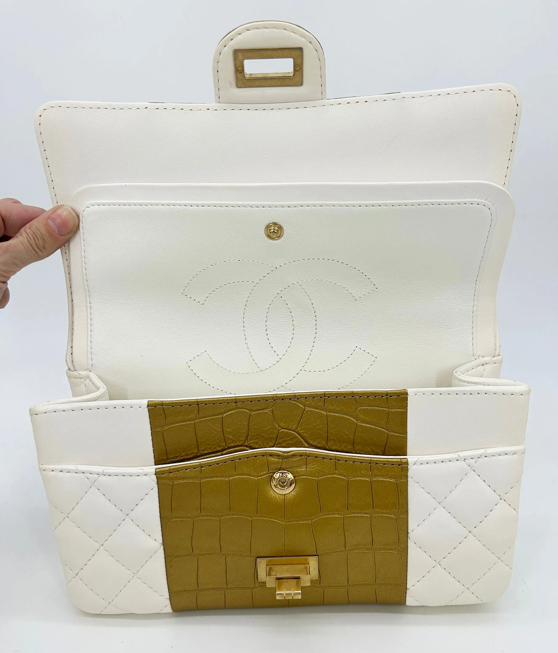 NEW Chanel Cream Leather Gold Alligator Double Flap Classic 2.55 Reissue NWT